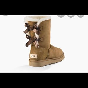 ISO ugg boots with a bow on the back!!